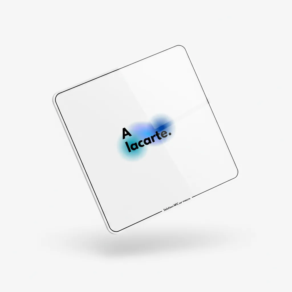 Plaquette NFC NFC Alacarte posée sur le comptoir d'un restaurant